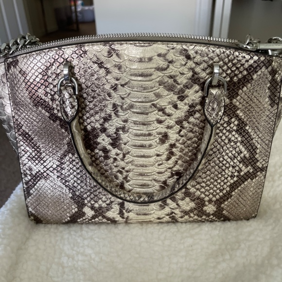 Michael Kors authentic purse - Picture 4 of 6